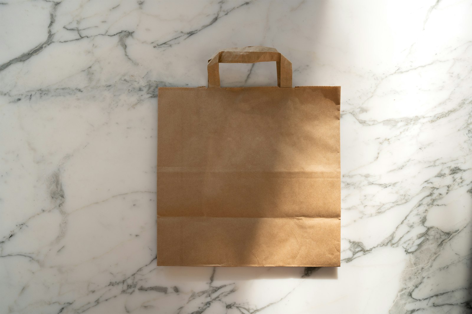 Elegancka torba papierowa z nadrukiem firmowym